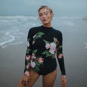 CAROLINA LONG SLEEVE RASH GUARD ONE-PIECE